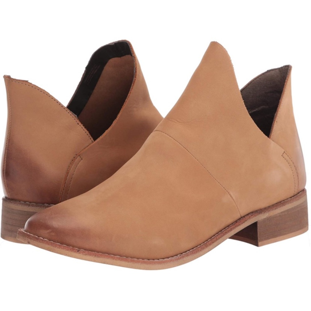 Crevo Women's Britain Ankle Boot Sz. 8.5 Tan color